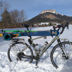 Skicycle : porte-skis pour vélo